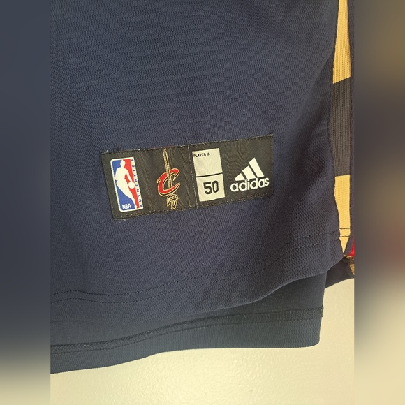 Adidas NBA Cleveland Cavaliers LeBron James Jersey - Picture 4 of 9